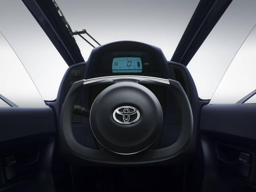  Toyota i-Road Concept 2013 года  (фото 2 из 15)